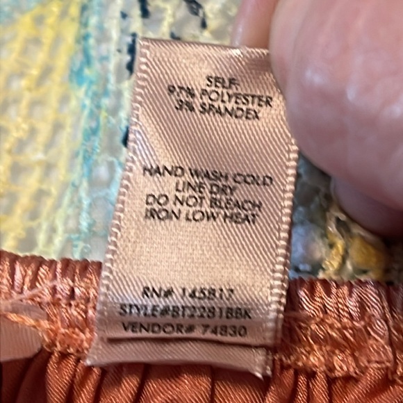 🌹WILLOW & ROOT SMOCKED SATIN TOP - Picture 7 of 7